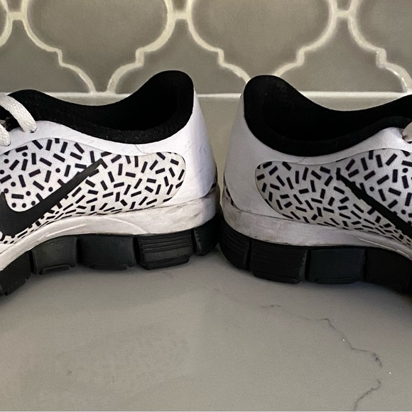 Nike Free 5.0 athletic shoes size 7 - Picture 2 of 3